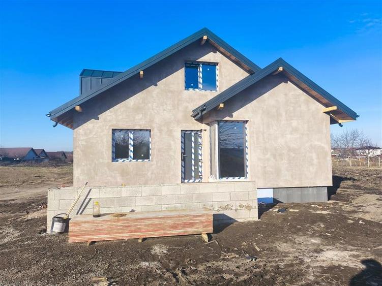 Casă cu 4 camere cu Teren 388 Mp în Holboca