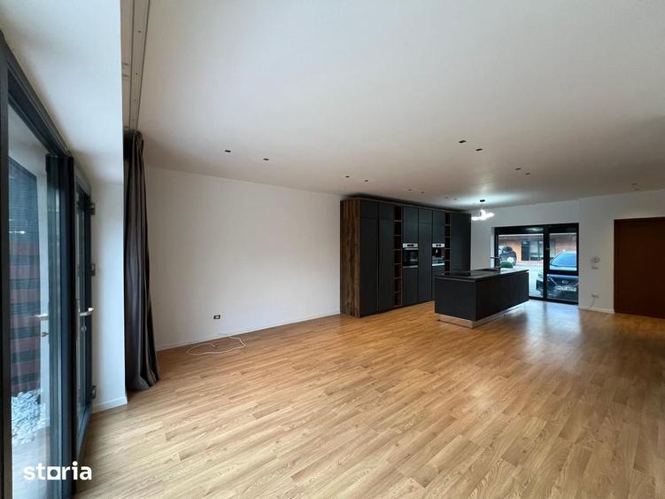 Casă cu 5 camere cu Teren 100 Mp în Central
