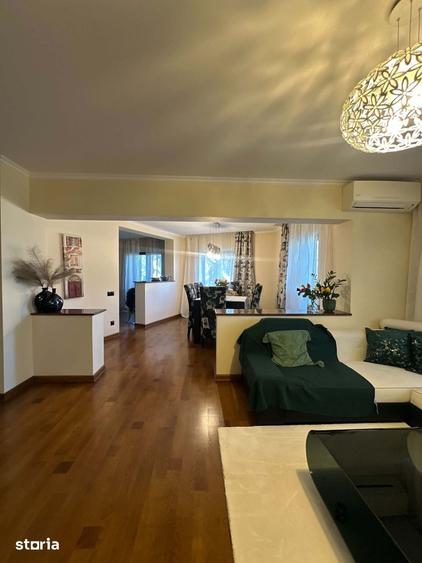 Apartament cu 5 camere decomandat în Soarelui