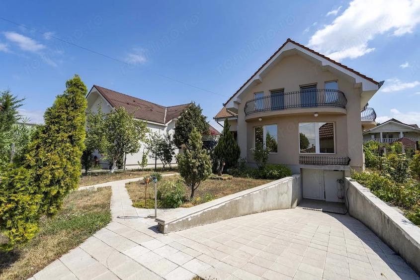 Casă cu Teren 2015 Mp în Centura