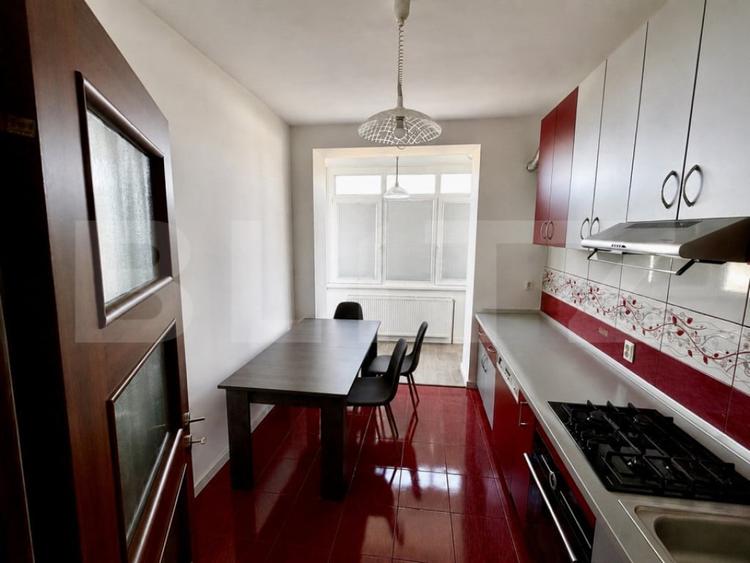 Apartament cu 4 camere decomandat în Central