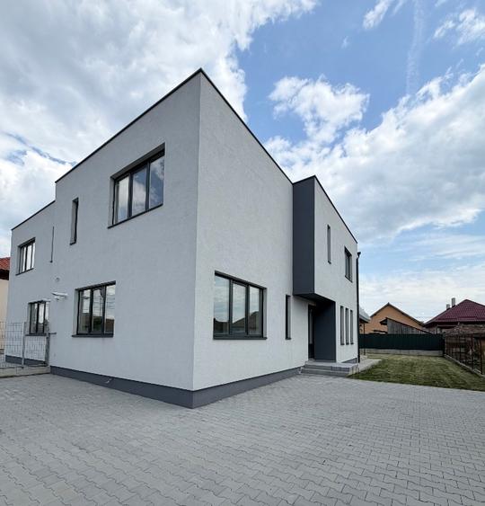 Duplex cu 5 camere cu Canalizare în Apahida