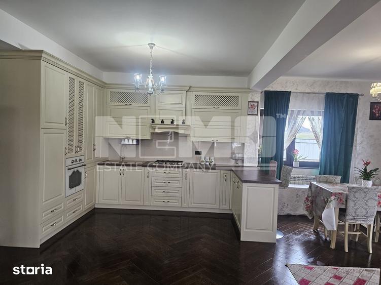 Casă cu 5 camere cu Teren 6000 Mp în Burla