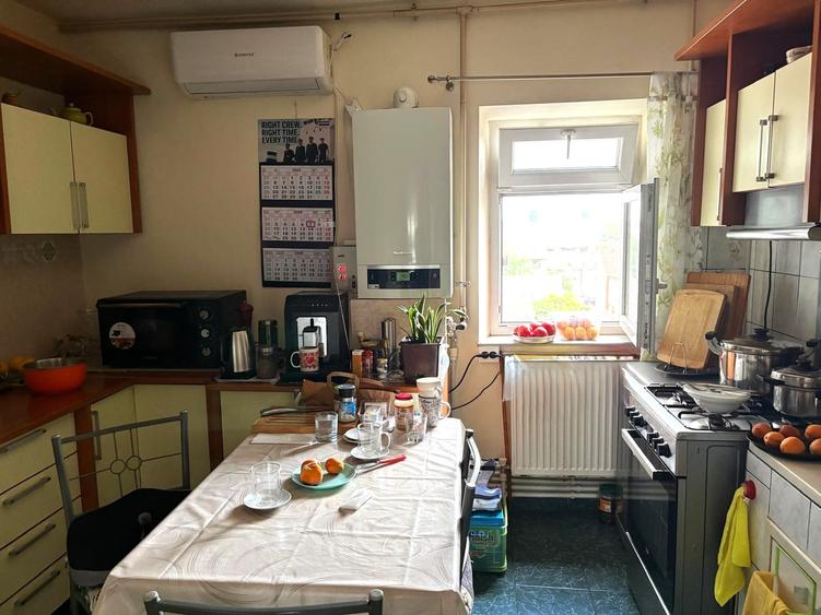 Apartament cu 4 camere decomandat, mobilat în Brătianu