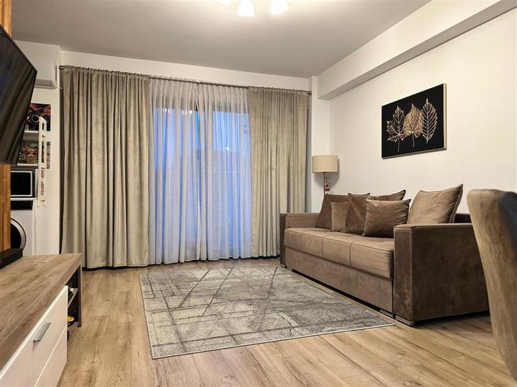 Apartament cu 3 camere semidecomandat în Galata