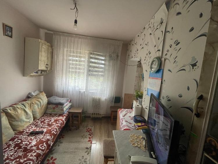 Apartament cu 3 camere semidecomandat, mobilat în Valea Rosie