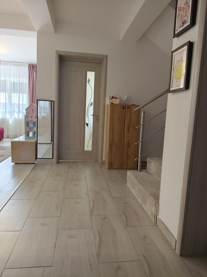 Casă individuală cu 4 camere cu Teren 380 Mp în Joița