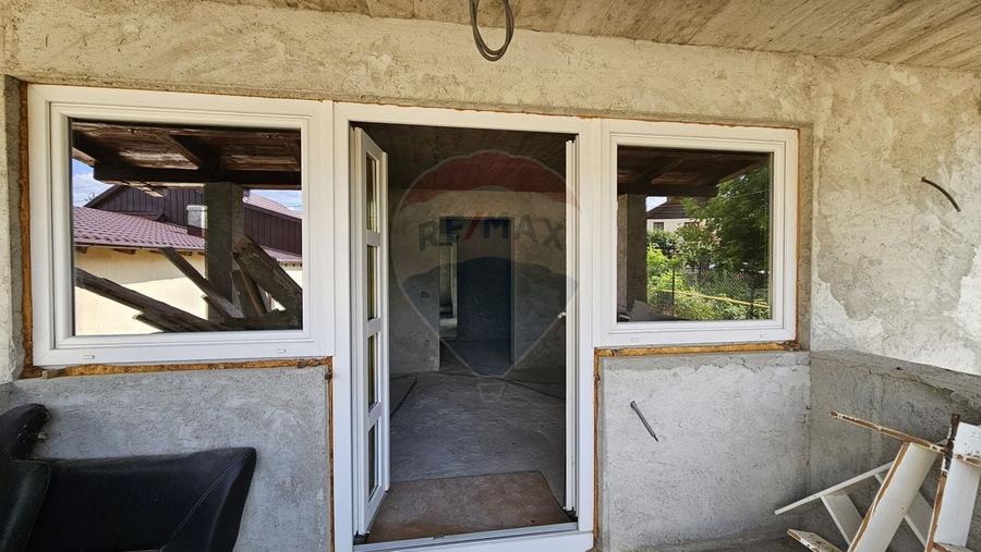 Casă individuală cu 6 camere cu Teren 1700 Mp în Lisaura