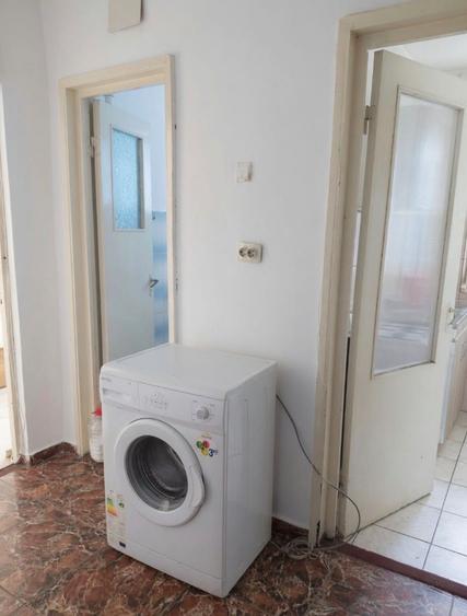 Garsonieră decomandată în Sud