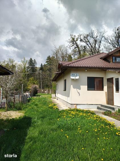 Casă cu 3 camere cu Teren 2370 Mp în Mihăești
