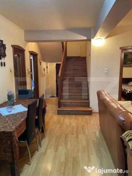Casă cu 7 camere cu Teren 316 Mp în Central