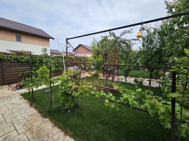 Casă individuală cu 4 camere cu Canalizare în Săbăreni