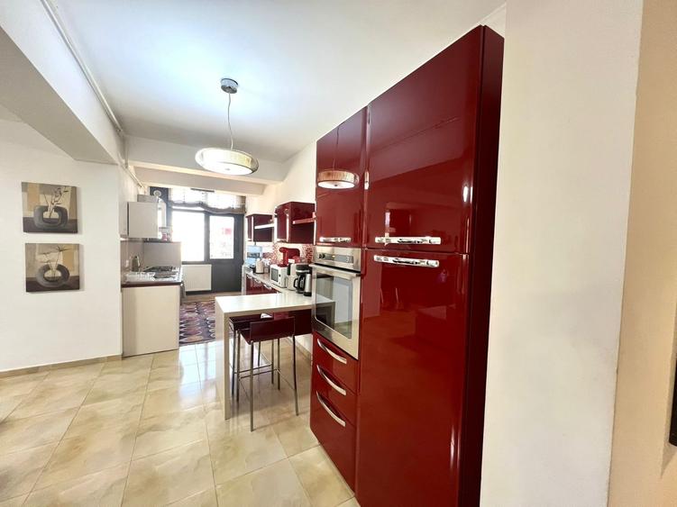 Apartament cu 4 camere decomandat în P-ța Alba Iulia