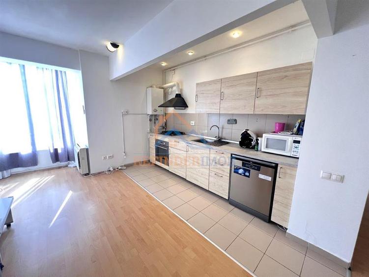 Apartament cu 3 camere decomandat, mobilat în Titan