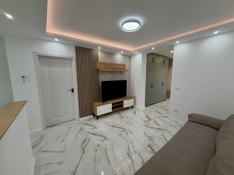 Apartament cu 2 camere decomandat, mobilat în Central