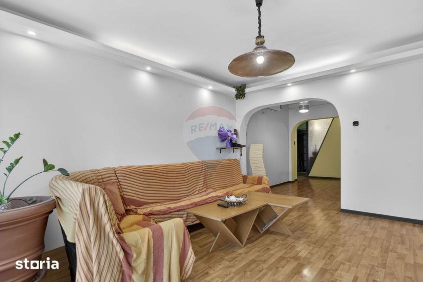 Apartament cu 5 camere în Micălaca