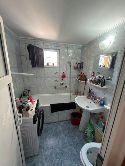 Apartament cu 3 camere decomandat în Olteniței