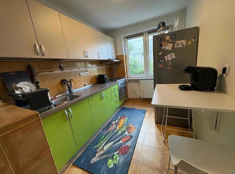 Apartament cu 3 camere semidecomandat în Medicină