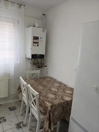 Apartament cu 2 camere semidecomandat, mobilat în Rovine