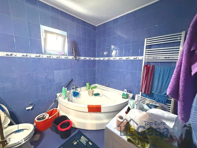 Casă cu 4 camere cu Teren 1676 Mp în Central