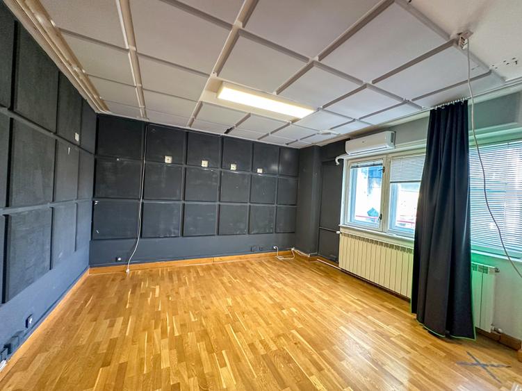 Apartament cu 6 camere semidecomandat în Primăverii