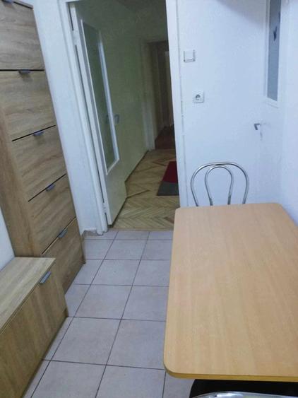Apartament cu 3 camere semidecomandat în Dacia
