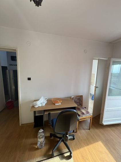 Apartament semidecomandat în Girocului