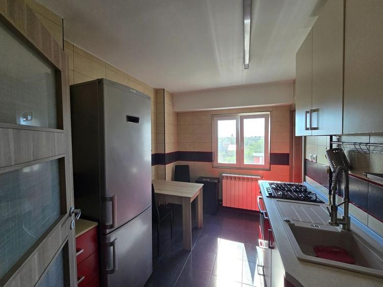 Apartament cu 3 camere decomandat, mobilat în Lipovei