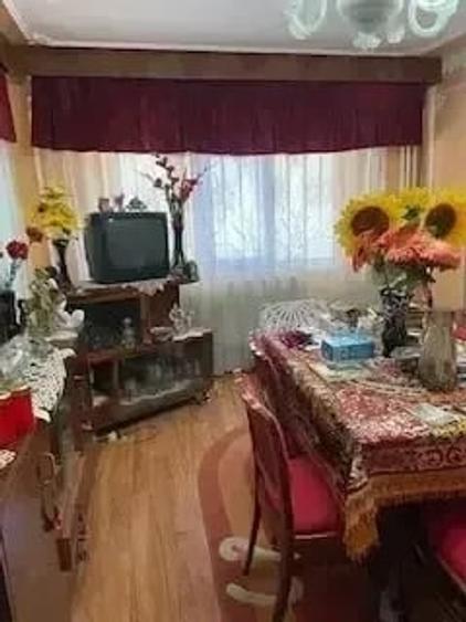 Apartament cu 3 camere decomandat în Buzaului