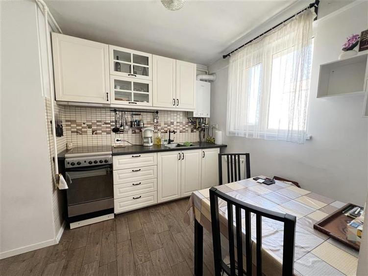 Apartament 3 camere decomandat - 8
