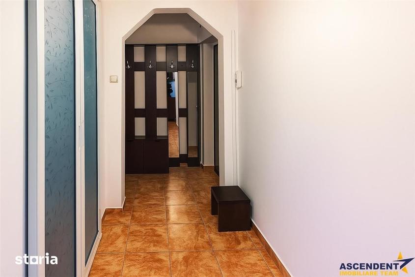 Apartament cu 3 camere semidecomandat în IAR