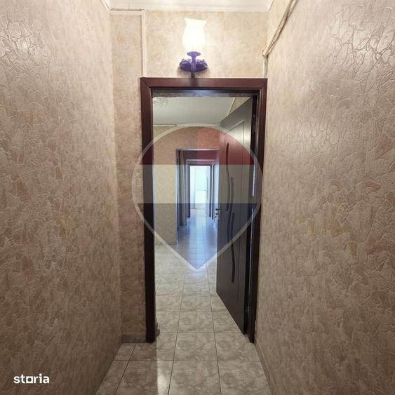 Apartament cu 3 camere decomandat în Central