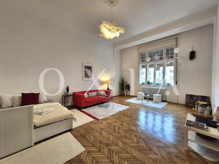 Apartament cu 3 camere semidecomandat, mobilat în Central