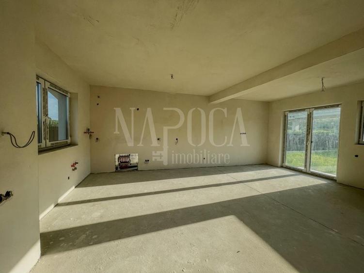 Casă individuală cu 4 camere cu Canalizare în Luna de Sus