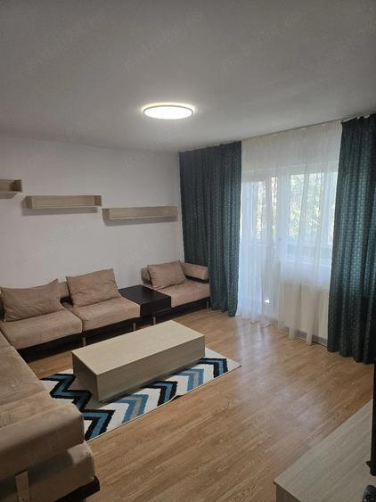 Apartament cu 3 camere decomandat în Medicină