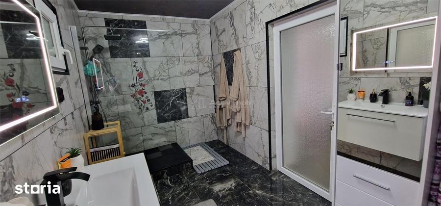 Casă cu 6 camere cu Teren 216 Mp în Muncitoresc