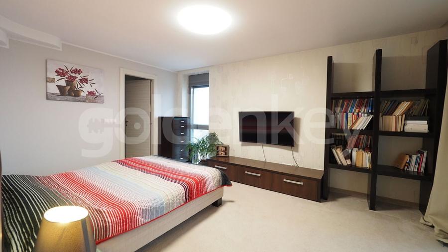 Apartament cu 4 camere semidecomandat, mobilat în Băneasa