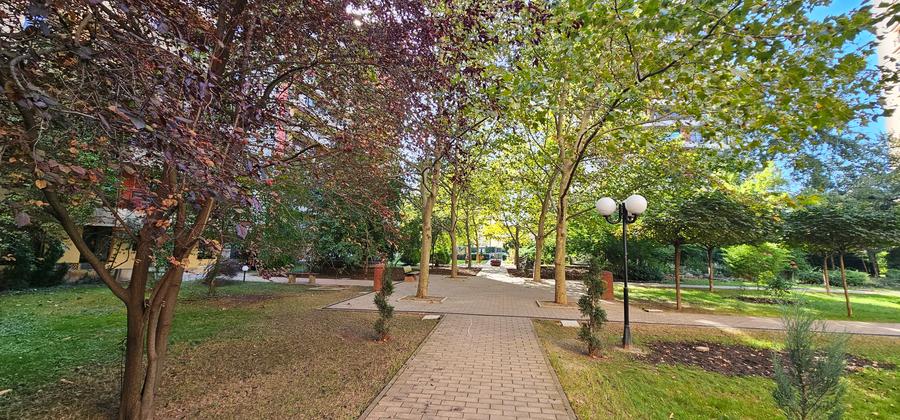 Apartament cu 3 camere decomandat, mobilat în Barbu Văcărescu