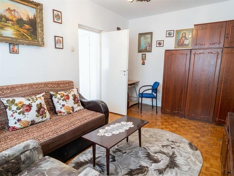 Apartament cu 2 camere semidecomandat în Centru Civic