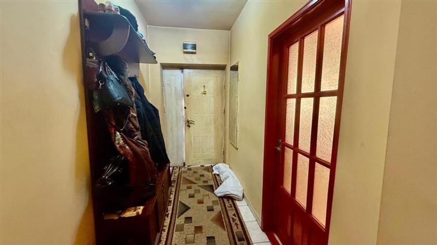 Casă cu 8 camere cu Teren 250 Mp în Păcurari