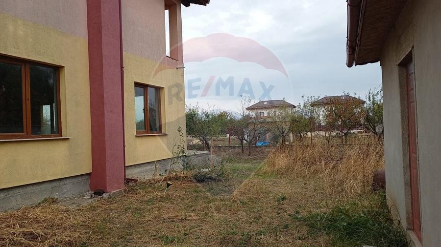 Casă individuală cu 5 camere cu Teren 570 Mp în Săftica