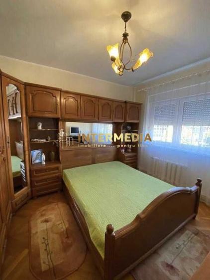 Apartament cu 3 camere decomandat, mobilat în Cetate