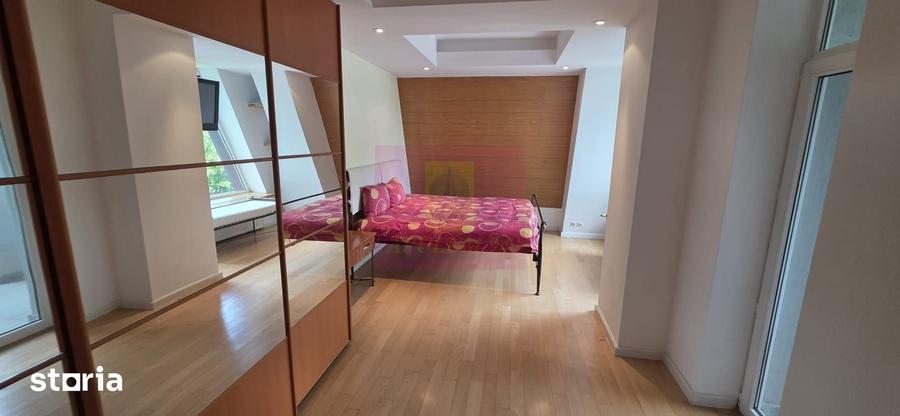 Casă cu 10 camere cu Teren 2813 Mp în Central