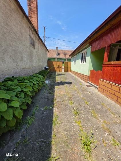 Casă cu 6 camere decomandat cu Teren 1200 Mp în Gura Râului