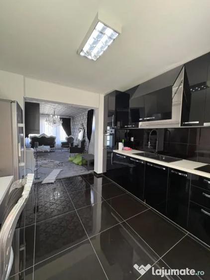Casă cu 4 camere cu Teren 263 Mp în Florești