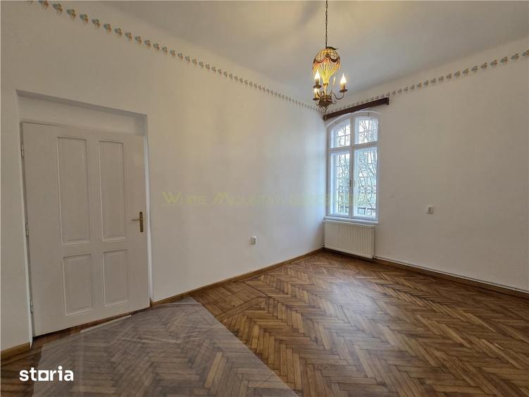 Apartament cu 4 camere decomandat în Centrul Istoric