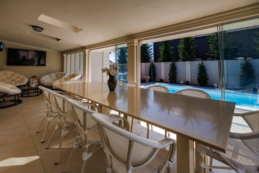 Casă cu 6 camere cu Piscina în Moșnița Nouă