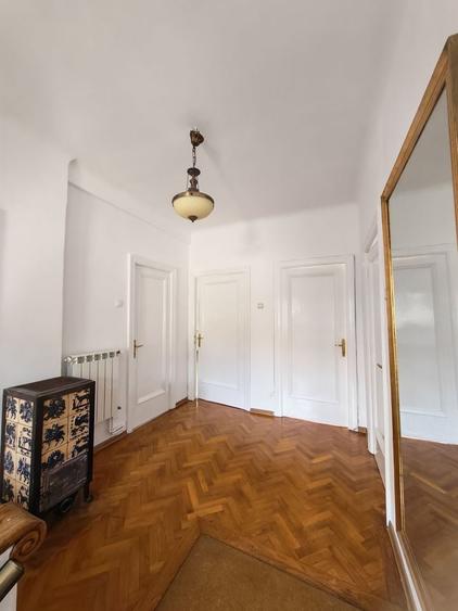 Duplex cu 8 camere cu Canalizare în Primăverii