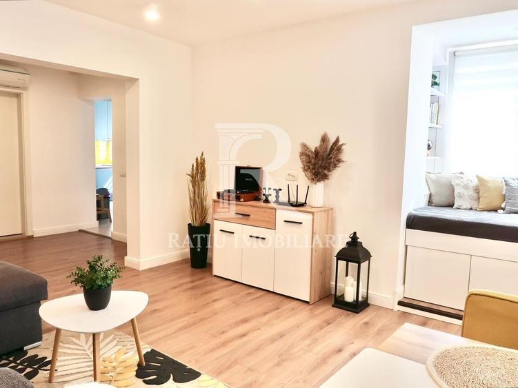 Apartament cu 3 camere semidecomandat, mobilat în Sud