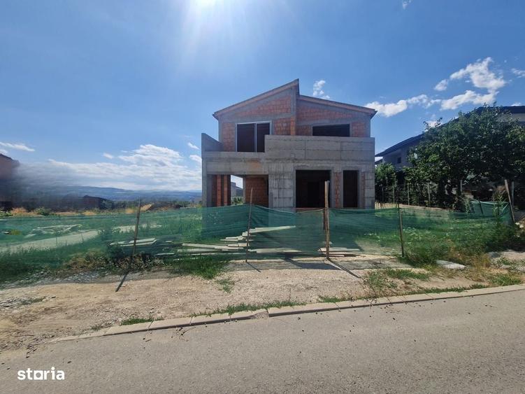 Casă cu 4 camere în Central